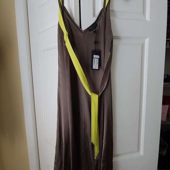 Dress - Picture 4 of 5